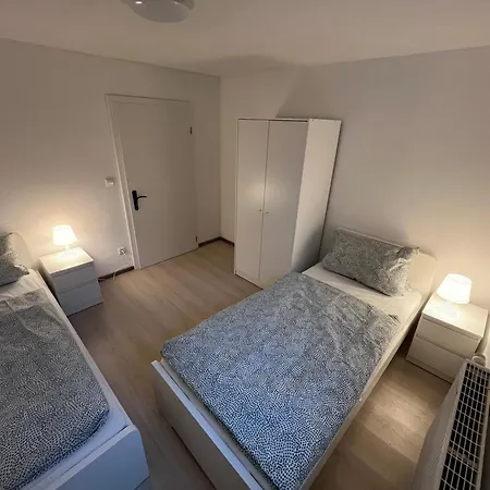 Monteur- Und Ferienunterkunft In Fuer Bis Zu 7 Personen! Lejlighed