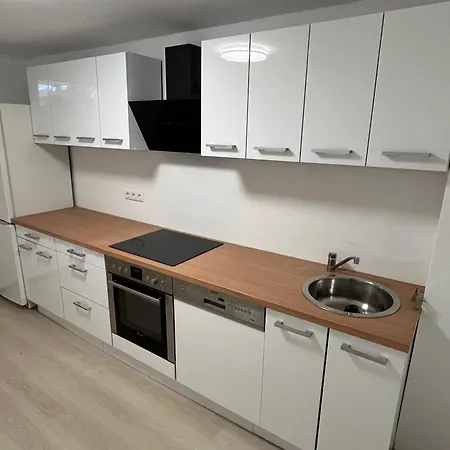 Monteur- Und Ferienunterkunft In Fuer Bis Zu 7 Personen! Lejlighed *